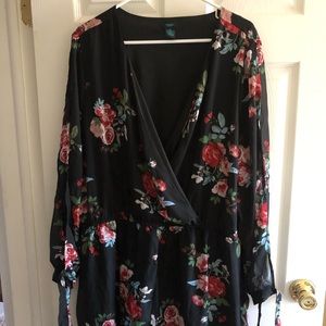 Black floral romper wirh open arm Detail
